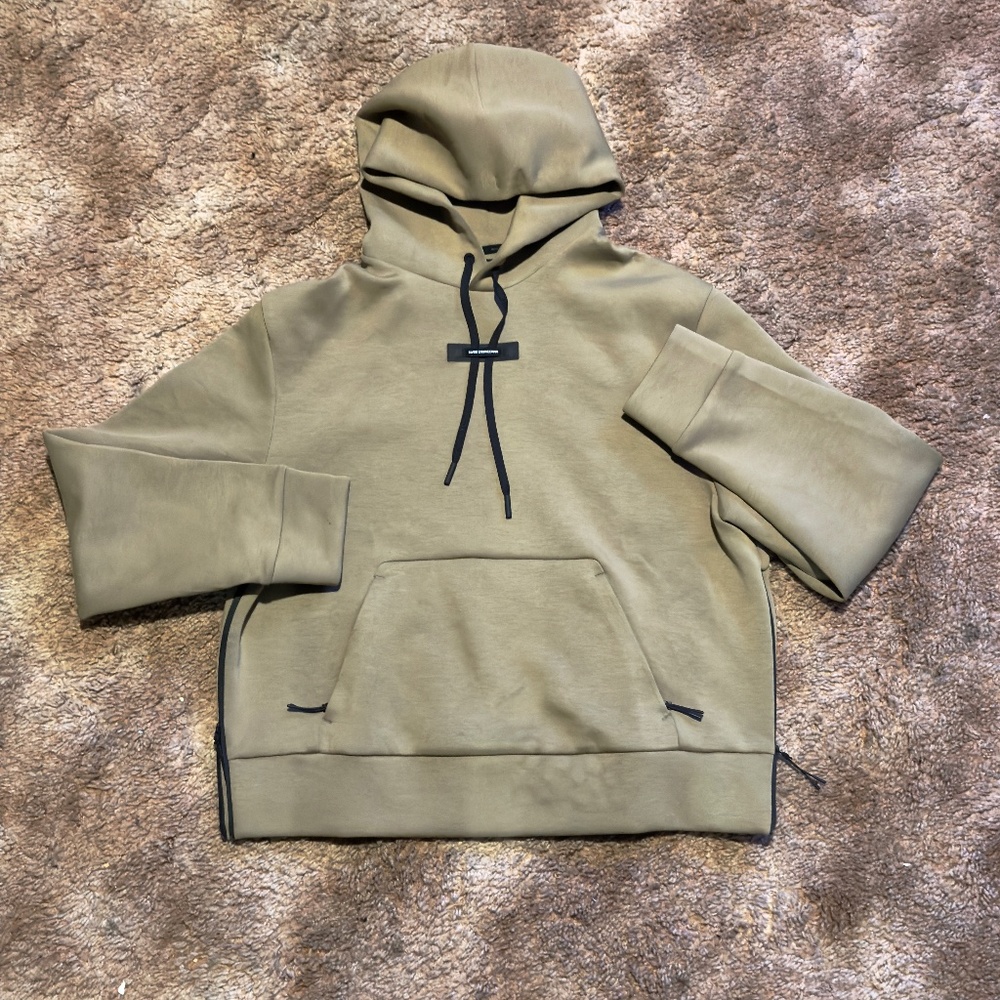 ON RUNNING FOCUS TECH HOODIE